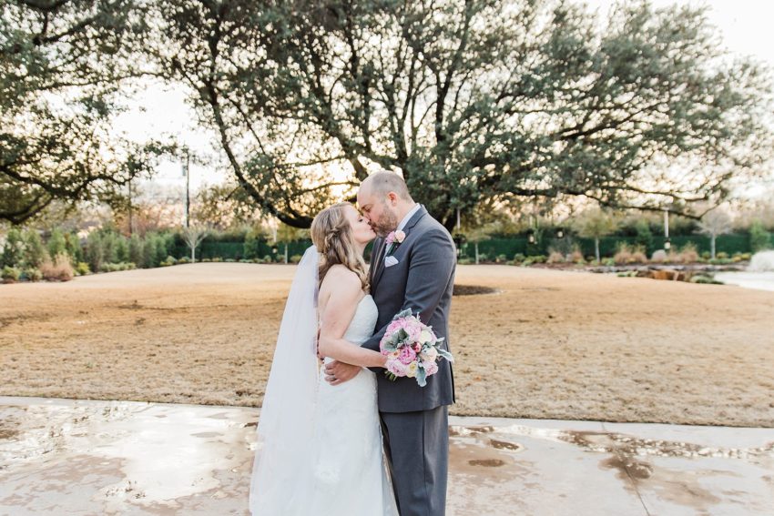 Surprise Wedding - Dallas, Texas | Becca Sue Photography - www.beccasuephotography.com