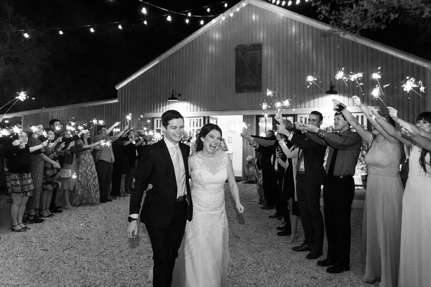 Peach and Sage Spring Wedding (Axtell, Texas) | Becca Sue Photography - www.beccasuephotography.com