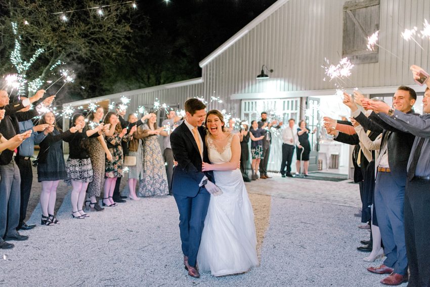Peach and Sage Spring Wedding (Axtell, Texas) | Becca Sue Photography - www.beccasuephotography.com