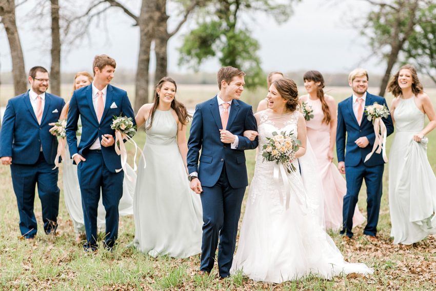 Peach and Sage Spring Wedding (Axtell, Texas) | Becca Sue Photography - www.beccasuephotography.com