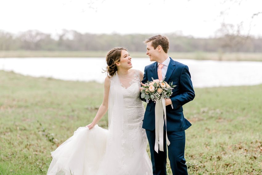 Peach and Sage Spring Wedding (Axtell, Texas) | Becca Sue Photography - www.beccasuephotography.com