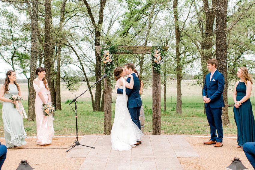 Peach and Sage Spring Wedding (Axtell, Texas) | Becca Sue Photography - www.beccasuephotography.com