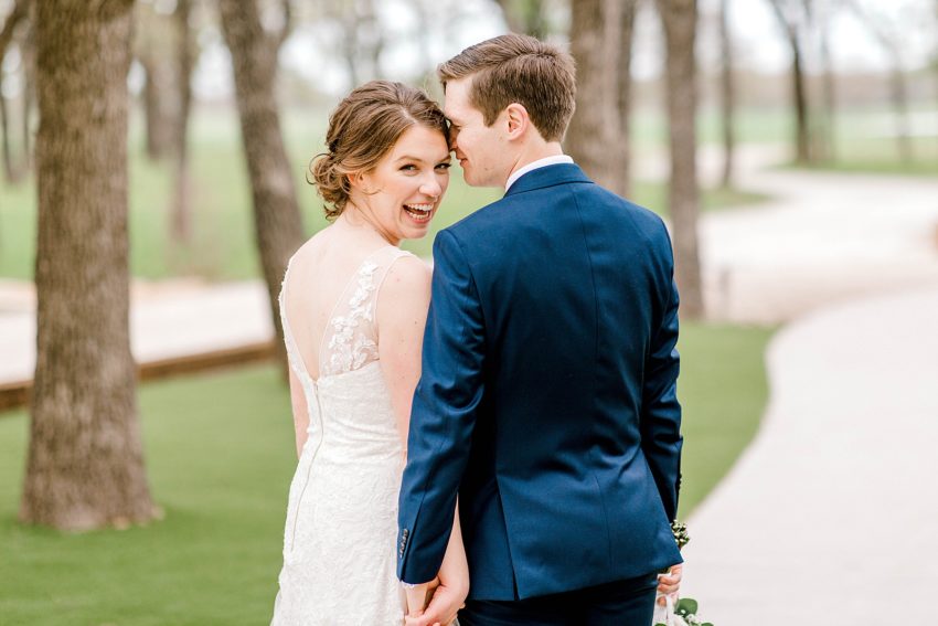 Peach and Sage Spring Wedding (Axtell, Texas) | Becca Sue Photography - www.beccasuephotography.com
