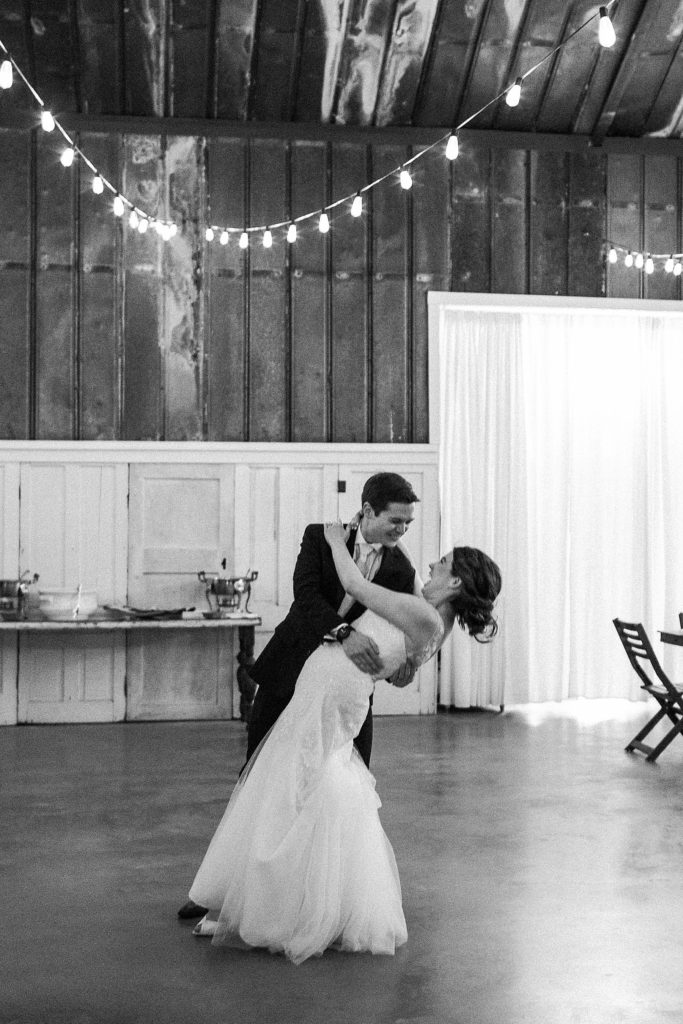 Peach and Sage Spring Wedding (Axtell, Texas) | Becca Sue Photography - www.beccasuephotography.com