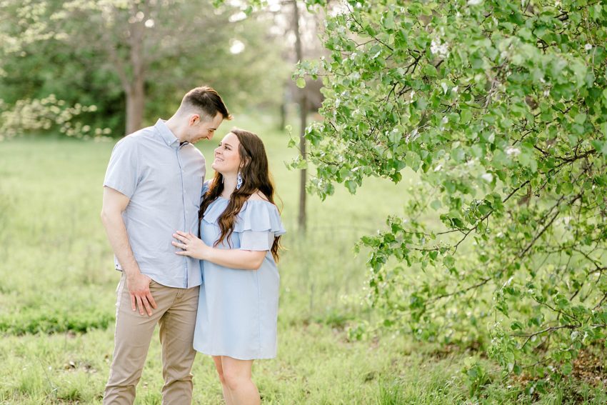 Bluebonnet Spring Engagement (Euless, Texas) | Becca Sue Photography - beccasuephotography.com
