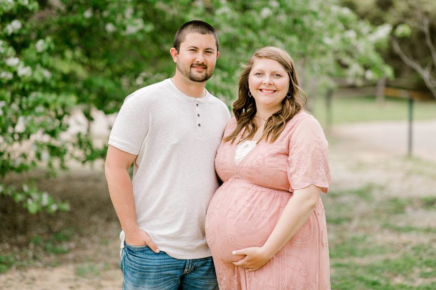 Sweet Spring Maternity Session (Euless, TX)| Becca Sue Photography - beccasuephotography.com