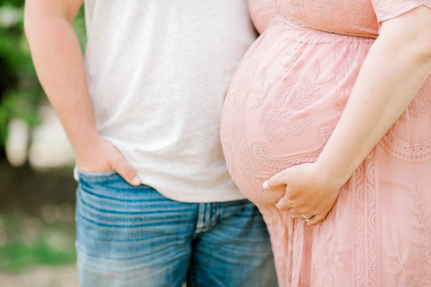 Sweet Spring Maternity Session (Euless, TX)| Becca Sue Photography - beccasuephotography.com