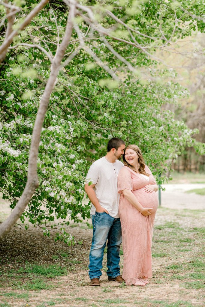 Sweet Spring Maternity Session (Euless, TX)| Becca Sue Photography - beccasuephotography.com