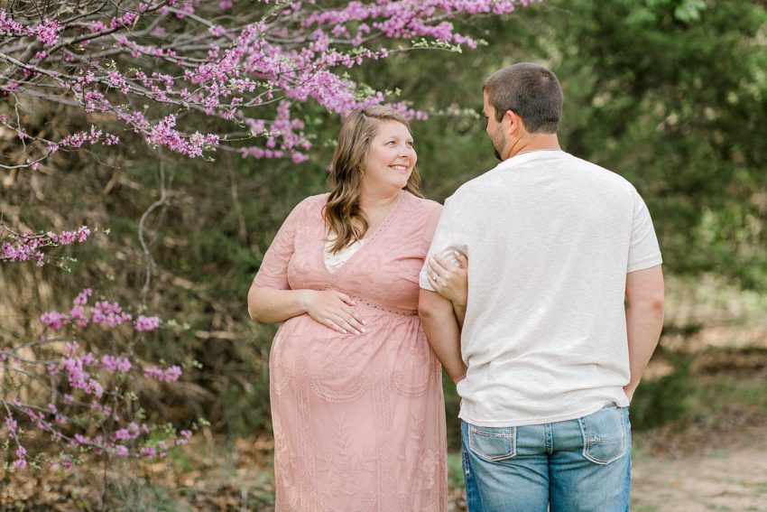 Sweet Spring Maternity Session (Euless, TX)| Becca Sue Photography - beccasuephotography.com