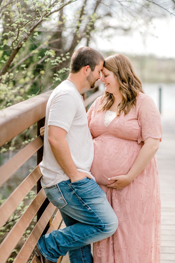 Sweet Spring Maternity Session (Euless, TX)| Becca Sue Photography - beccasuephotography.com