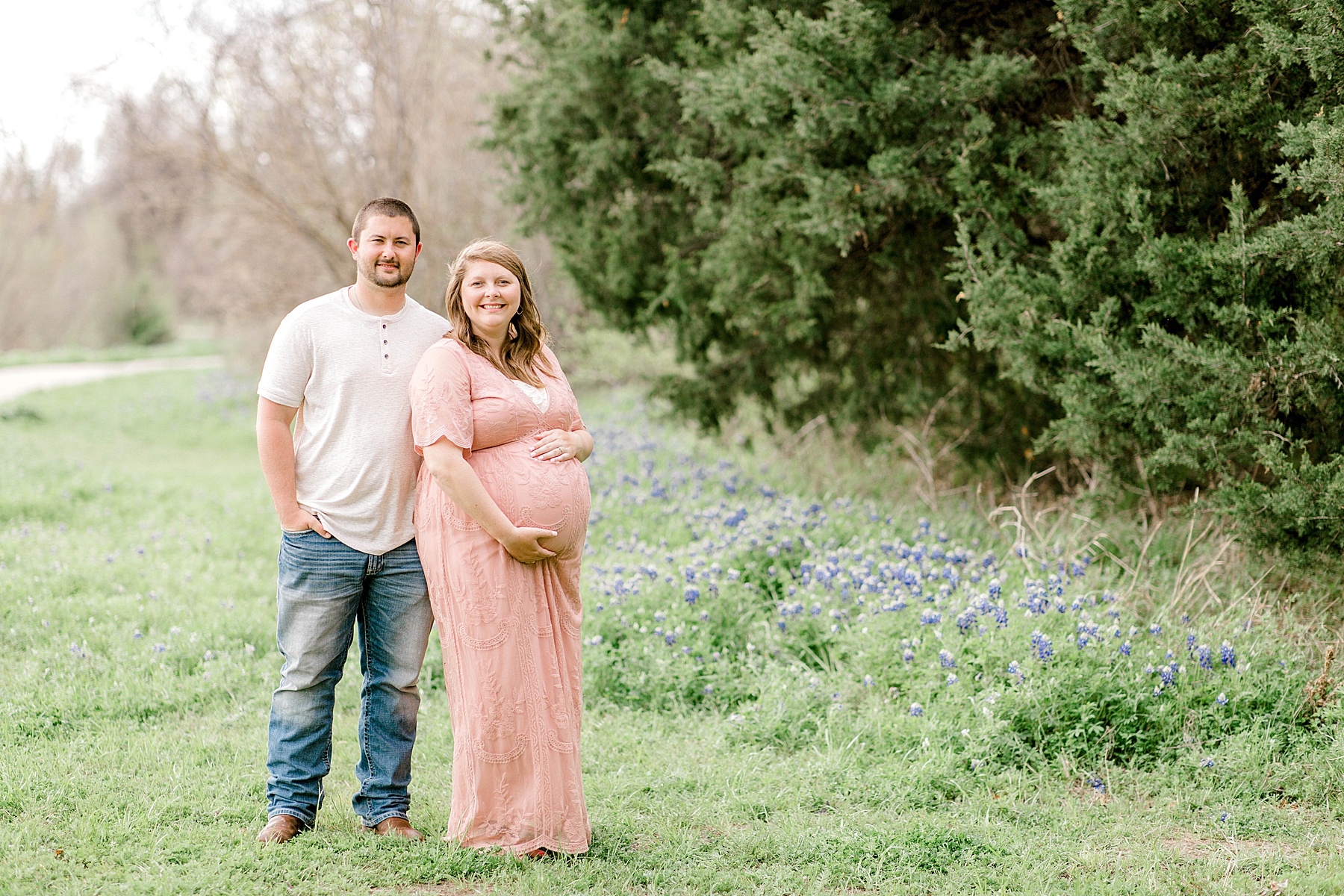 Sweet Spring Maternity Session (Euless, TX)| Becca Sue Photography - beccasuephotography.com