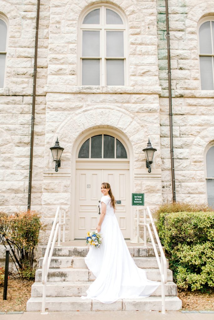 Simple and Sweet Spring Wedding (Glen Rose, Texas) | Becca Sue Photography - beccasuephotography.com