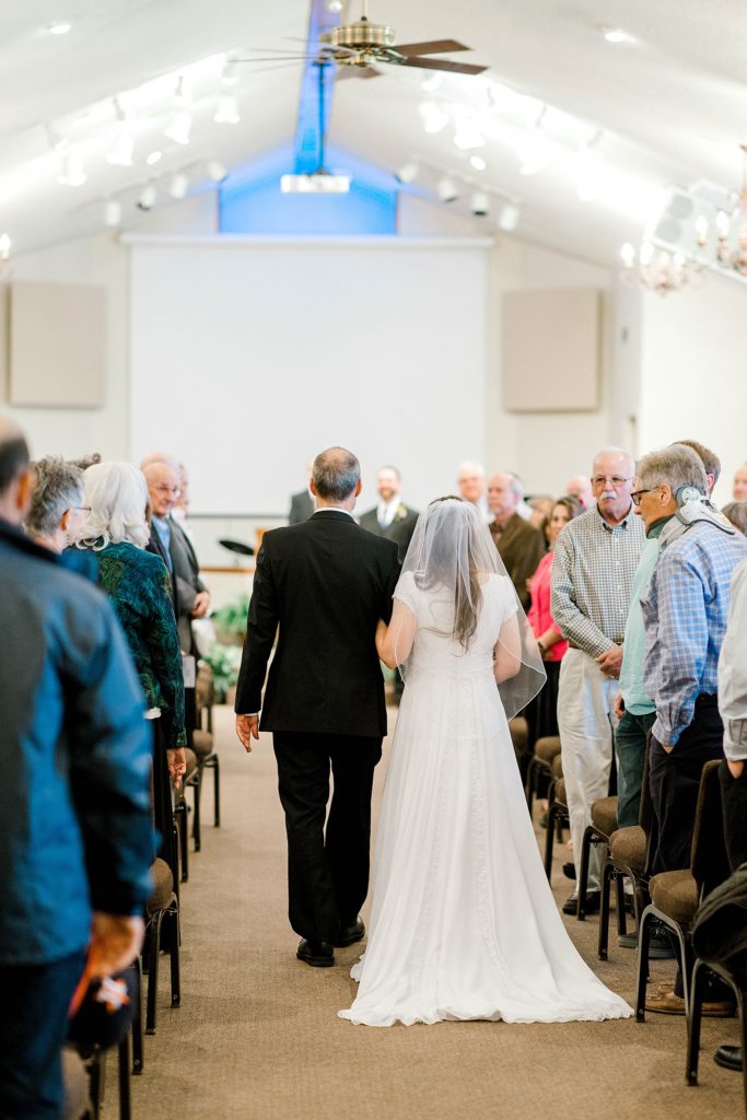 Simple and Sweet Spring Wedding (Glen Rose, Texas) | Becca Sue Photography - beccasuephotography.com