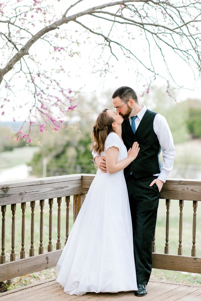 Simple and Sweet Spring Wedding (Glen Rose, Texas) | Becca Sue Photography - beccasuephotography.com