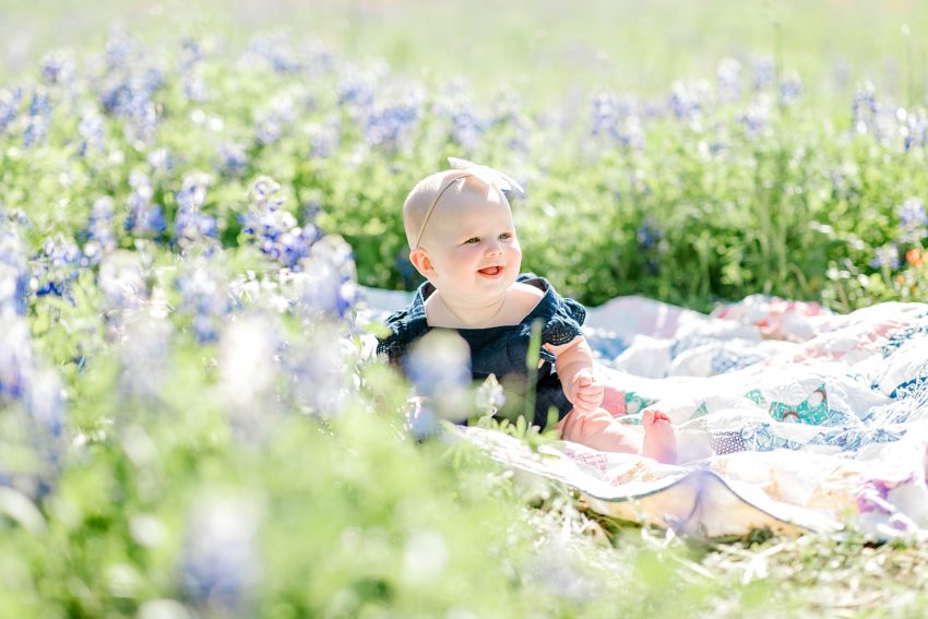 Spring Bluebonnet Sessions | Becca Sue Photography - beccasuephotography.com