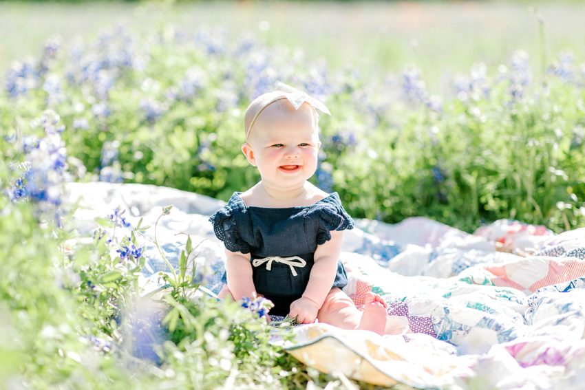 Spring Bluebonnet Sessions | Becca Sue Photography - beccasuephotography.com