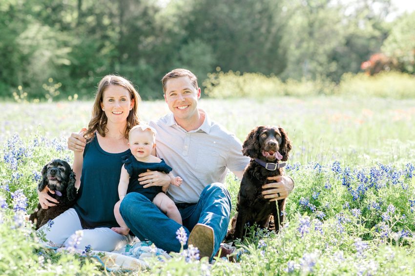 Spring Bluebonnet Sessions | Becca Sue Photography - beccasuephotography.com