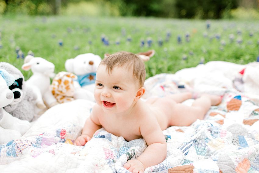 Spring Bluebonnet Sessions | Becca Sue Photography - beccasuephotography.com