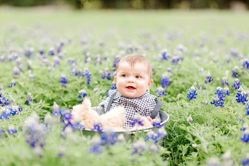Spring Bluebonnet Sessions | Becca Sue Photography - beccasuephotography.com