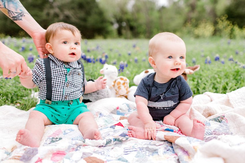 Spring Bluebonnet Sessions | Becca Sue Photography - beccasuephotography.com