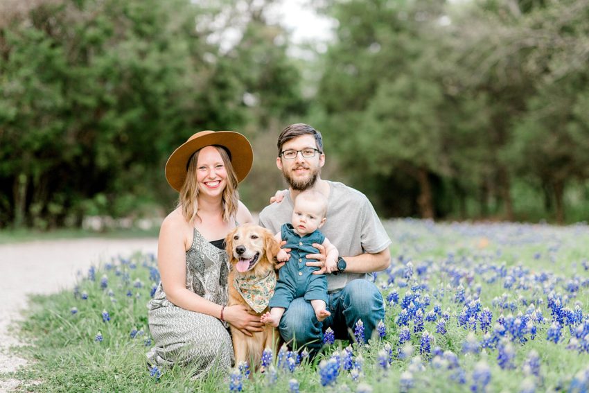 Spring Bluebonnet Sessions | Becca Sue Photography - beccasuephotography.com