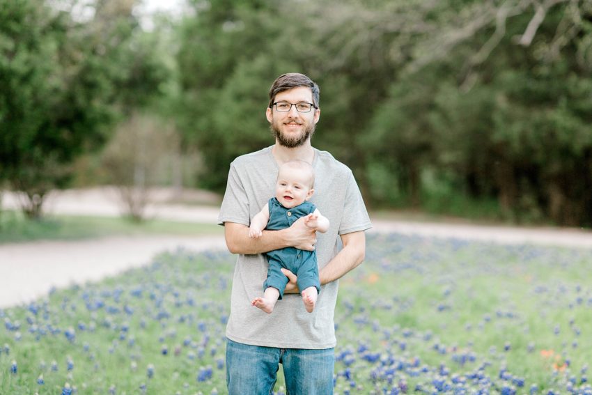 Spring Bluebonnet Sessions | Becca Sue Photography - beccasuephotography.com