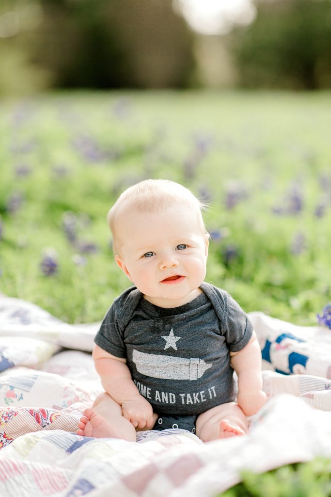 Spring Bluebonnet Sessions | Becca Sue Photography - beccasuephotography.com