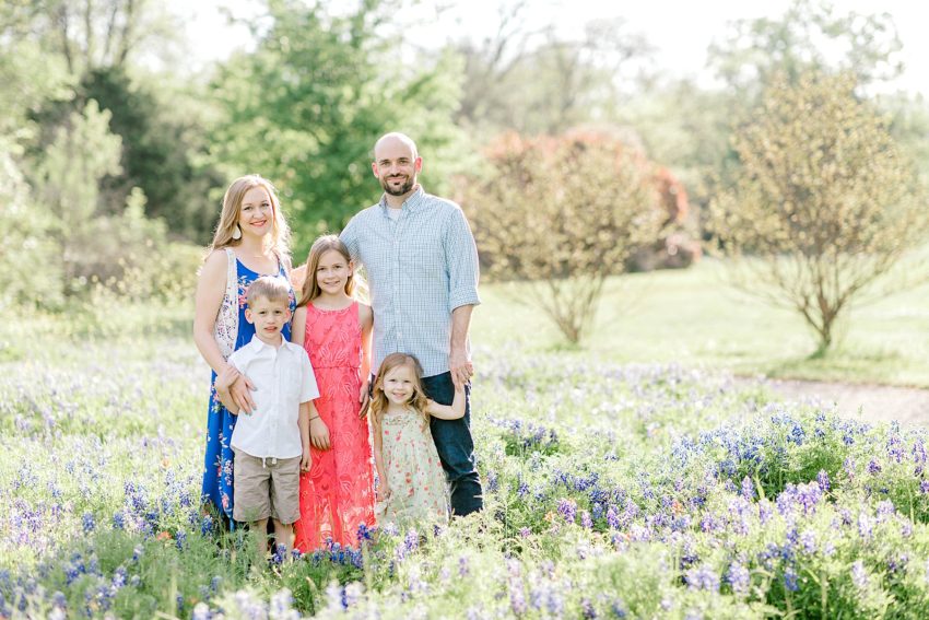 Spring Bluebonnet Sessions | Becca Sue Photography - beccasuephotography.com