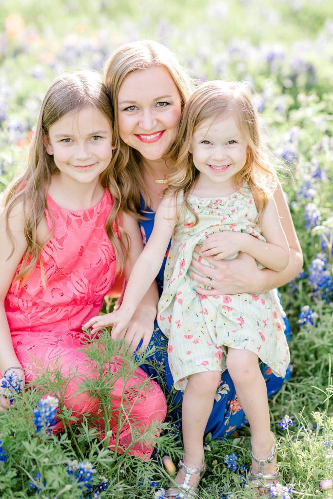 Spring Bluebonnet Sessions | Becca Sue Photography - beccasuephotography.com