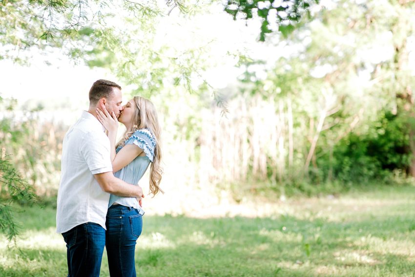 Lakeside Engagement Session (Dallas, Texas) | Becca Sue Photography - www.beccasuephotography.com