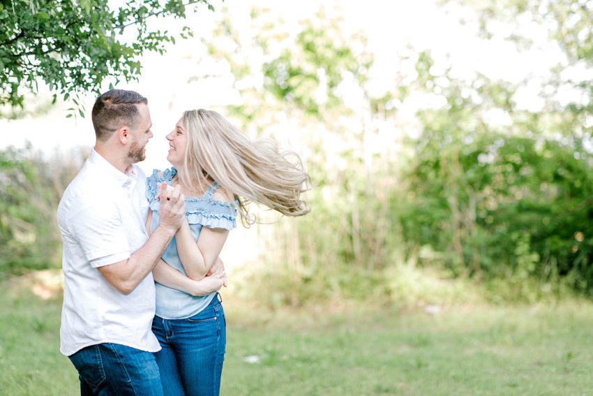 Lakeside Engagement Session (Dallas, Texas) | Becca Sue Photography - www.beccasuephotography.com