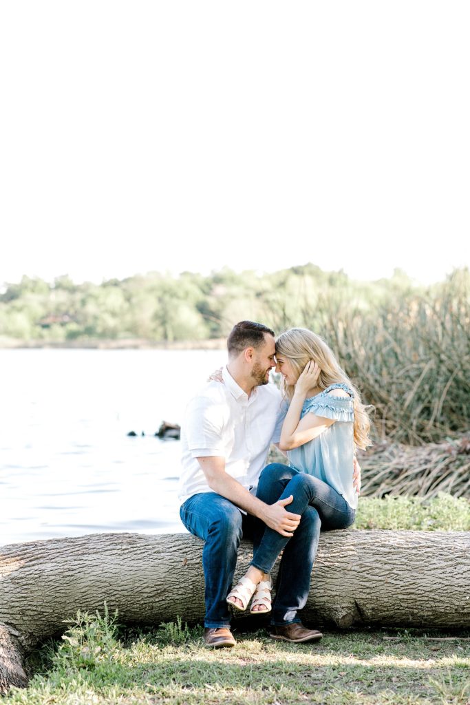Lakeside Engagement Session (Dallas, Texas) | Becca Sue Photography - www.beccasuephotography.com