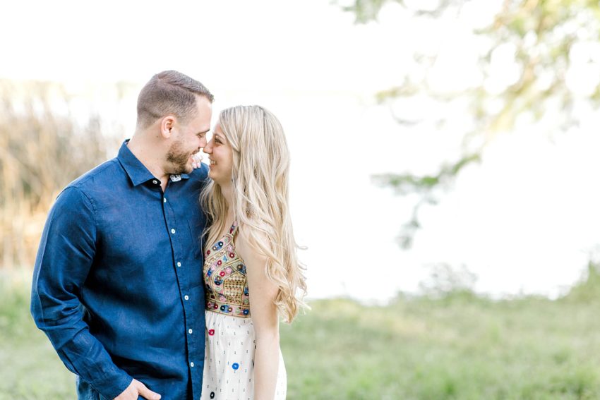 Lakeside Engagement Session (Dallas, Texas) | Becca Sue Photography - www.beccasuephotography.com