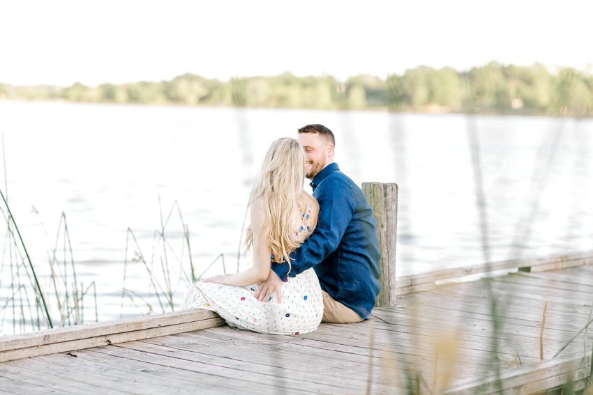 Lakeside Engagement Session (Dallas, Texas) | Becca Sue Photography - www.beccasuephotography.com