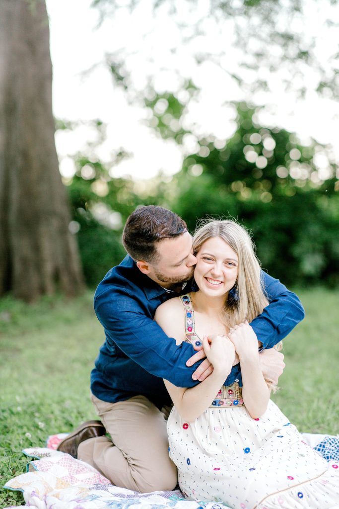 Lakeside Engagement Session (Dallas, Texas) | Becca Sue Photography - www.beccasuephotography.com
