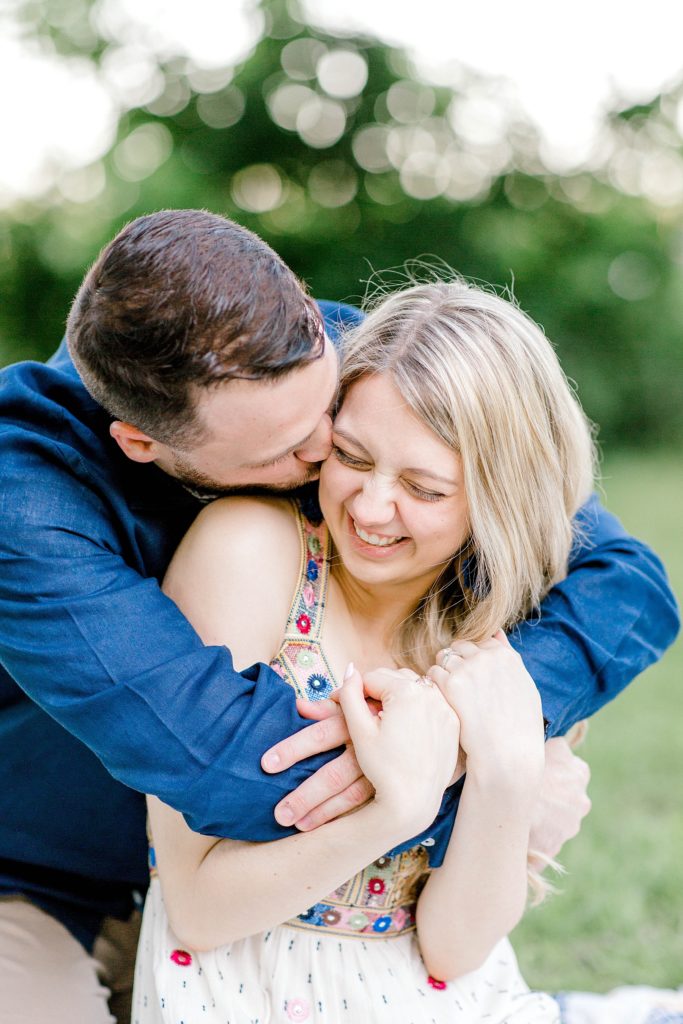Lakeside Engagement Session (Dallas, Texas) | Becca Sue Photography - www.beccasuephotography.com