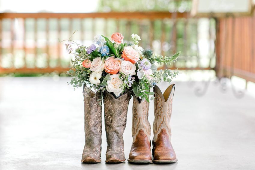 Rustic Chic Spring Wedding (Emory, Texas) | Becca Sue Photography - www.beccasuephotography.com