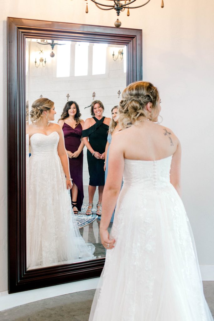 Rustic Chic Spring Wedding (Emory, Texas) | Becca Sue Photography - www.beccasuephotography.com