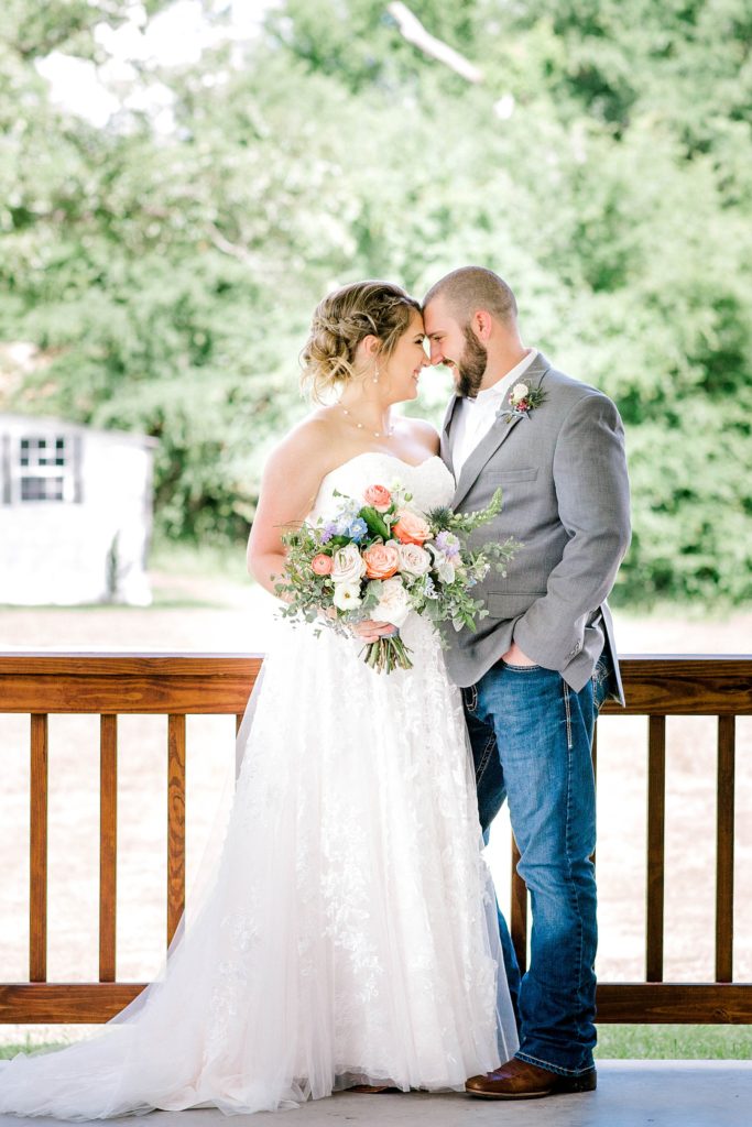 Rustic Chic Spring Wedding (Emory, Texas) | Becca Sue Photography - www.beccasuephotography.com