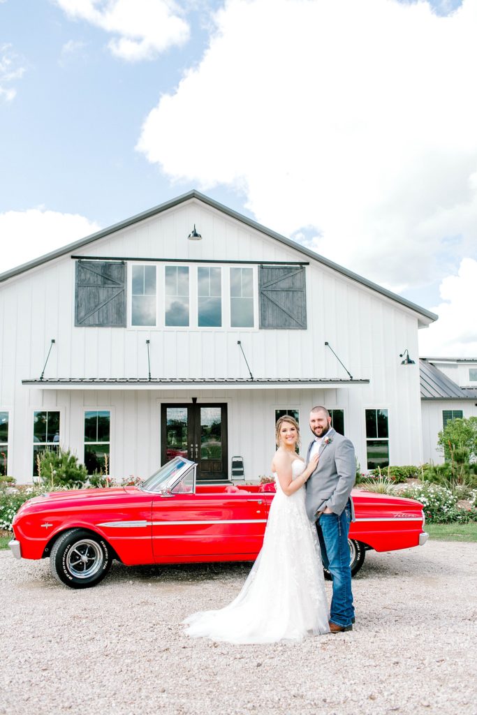 Rustic Chic Spring Wedding (Emory, Texas) | Becca Sue Photography - www.beccasuephotography.com