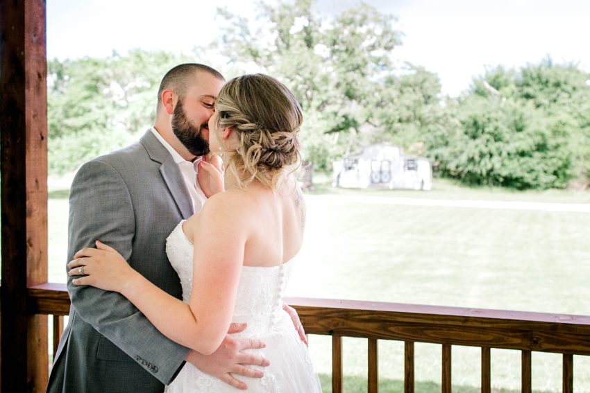 Rustic Chic Spring Wedding (Emory, Texas) | Becca Sue Photography - www.beccasuephotography.com