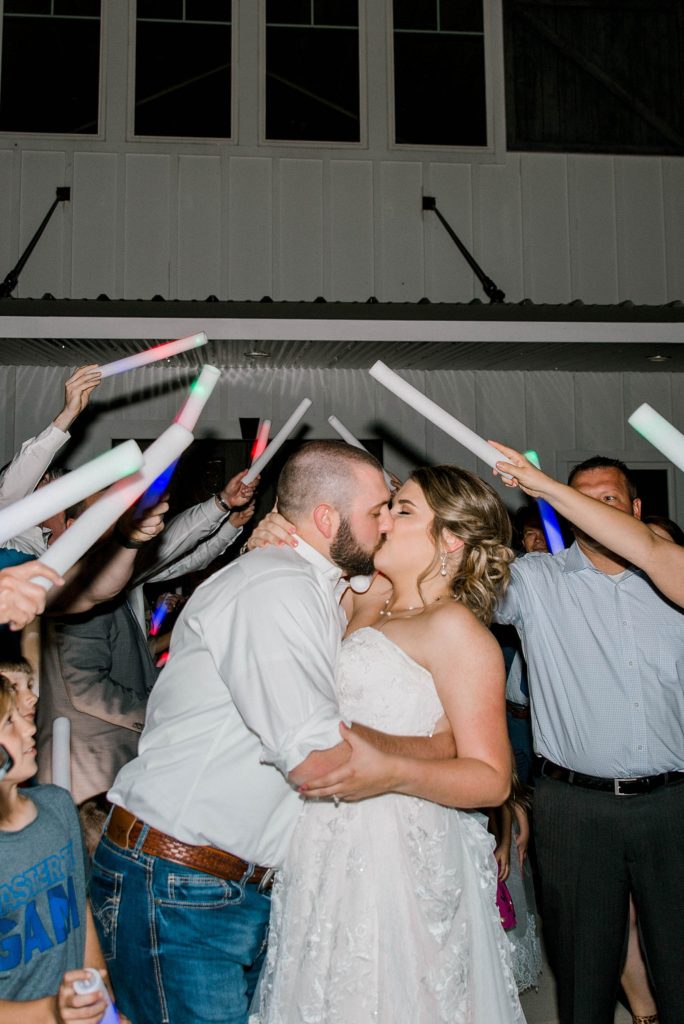 Rustic Chic Spring Wedding (Emory, Texas) | Becca Sue Photography - www.beccasuephotography.com