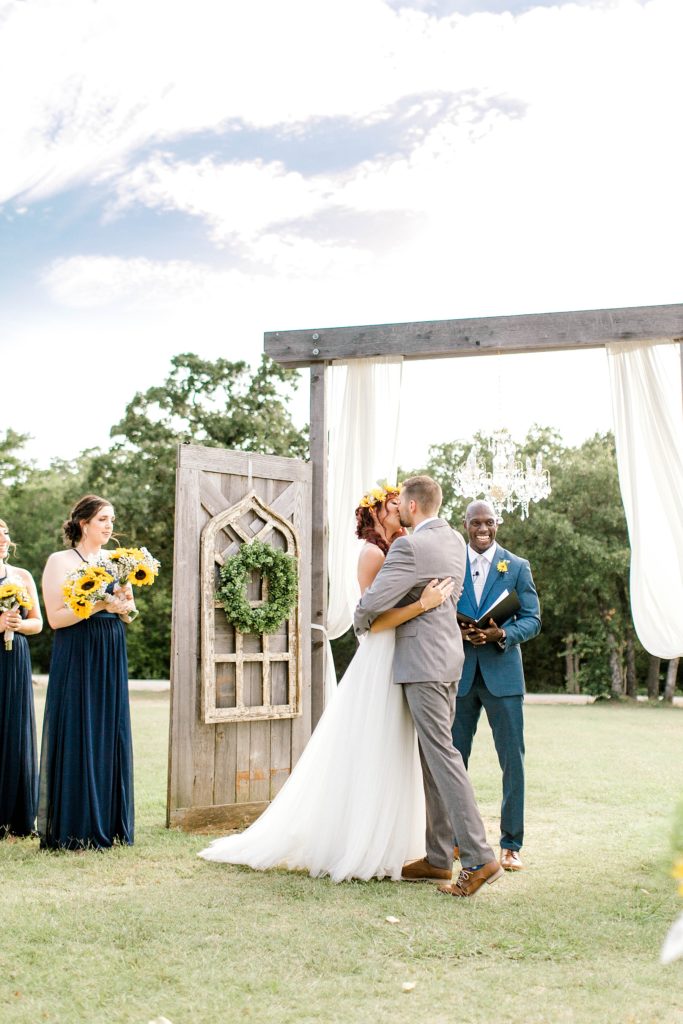 Sunflower Summer Wedding - Burleson, Texas | Becca Sue Photography - www.beccasuephotography.com