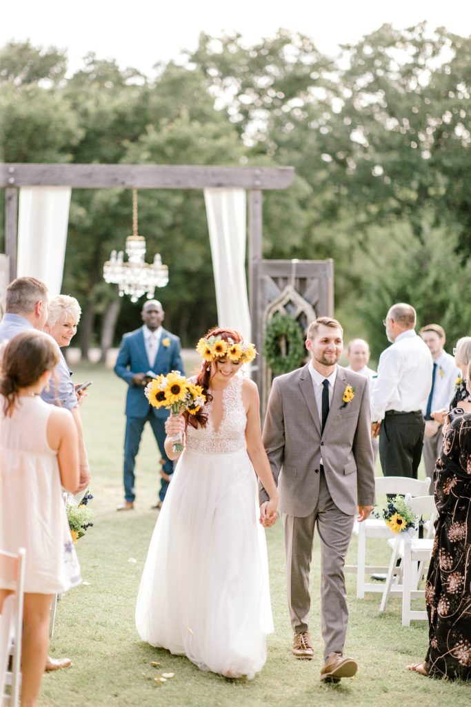 Sunflower Summer Wedding - Burleson, Texas | Becca Sue Photography - www.beccasuephotography.com