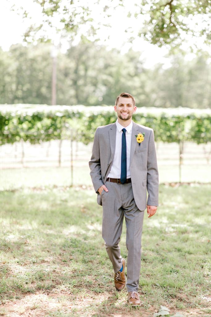 Sunflower Summer Wedding - Burleson, Texas | Becca Sue Photography - www.beccasuephotography.com
