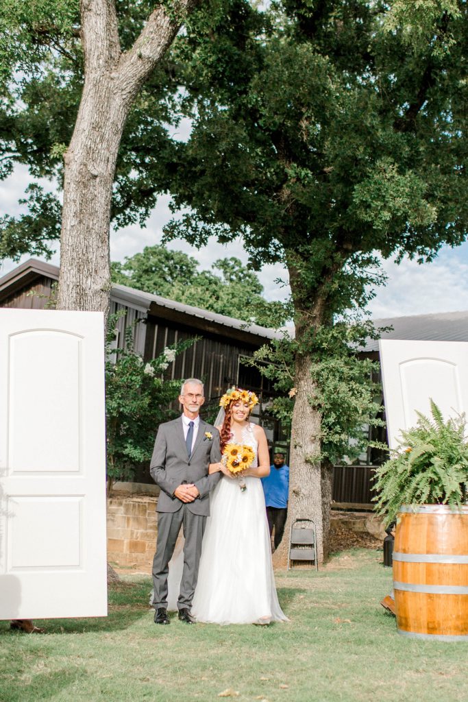 Sunflower Summer Wedding - Burleson, Texas | Becca Sue Photography - www.beccasuephotography.com