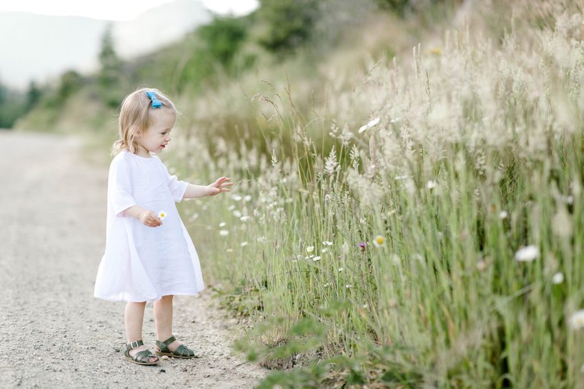 Mountain Maternity Session (Glendale, Oregon) | Becca Sue Photography - www.beccasuephotography.com