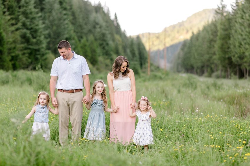 Wildflower Family Session (Glendale Oregon) | Becca Sue Photography - www.beccasuephotography.com