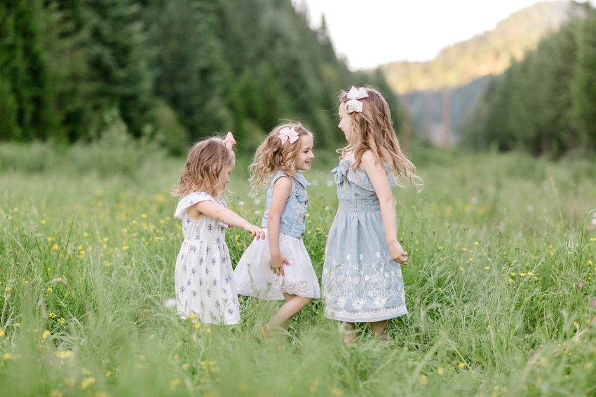 Wildflower Family Session (Glendale Oregon) | Becca Sue Photography - www.beccasuephotography.com