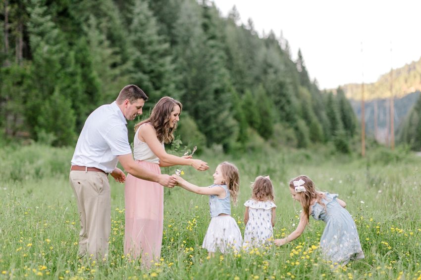 Wildflower Family Session (Glendale Oregon) | Becca Sue Photography - www.beccasuephotography.com